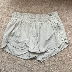 Lululemon Tracker Shorts 4” size 12
